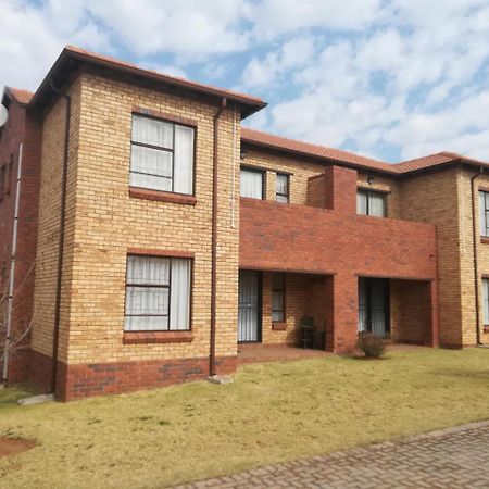 Clivia Crescent Apartamento Krugersdorp Exterior foto